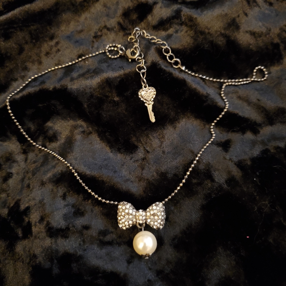 Betsey Johnson pearl bow necklace